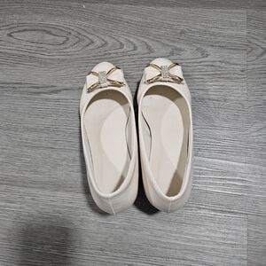 Elegant Cream Flats with Gold Bow